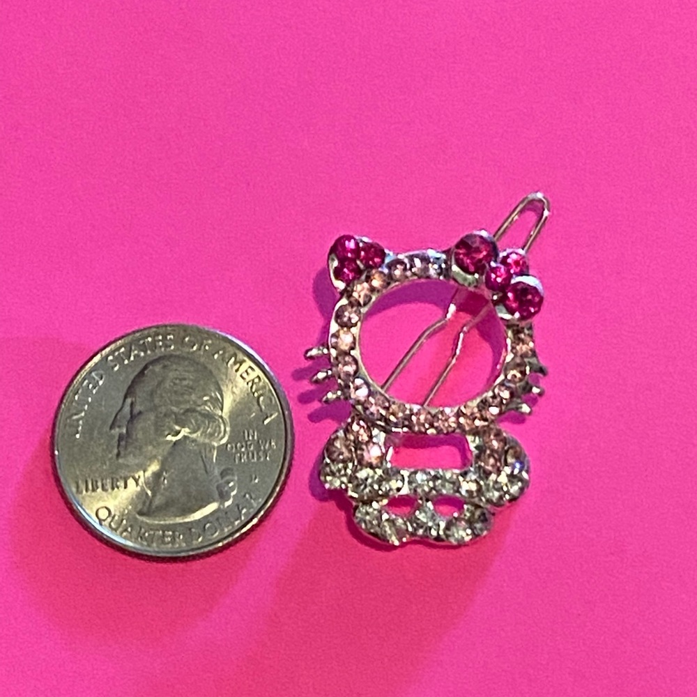 🌸 Hello kitty rhinestone hair clip 🌸 - Picture 3 of 7